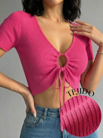 Top tejido de punto acanalado dama mujer diseño crop con escote profundo y detalles ajustables ideal para outfits modernos juveniles y frescos