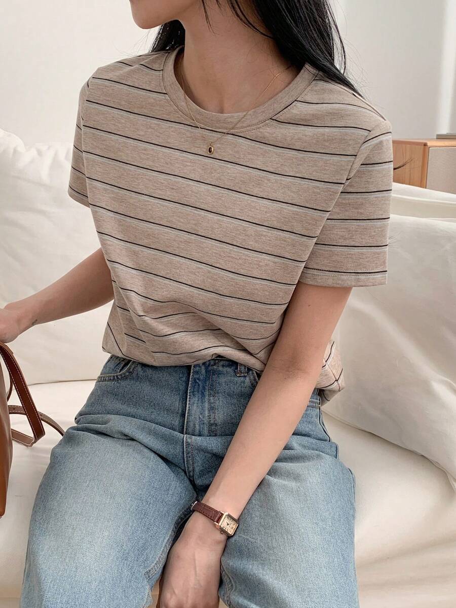Dazy Tall Áo thun nữ dáng rộng cổ tròn kẻ sọc, thích hợp mặc mùa hè. - Màu Khaki - Xem 1