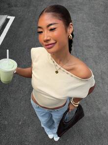 Muchica 女士休闲度假风通勤简约纯色不对称领纽扣装饰修身短款针织上衣 - 卡其色 - 查看 6
