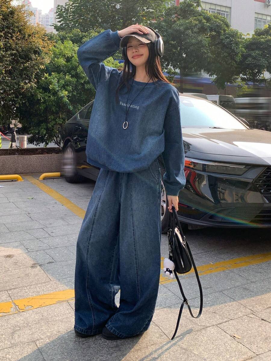 Bộ đồ nữ kiểu Hàn Quốc gồm áo và quần jean ống rộng cổ tròn, chất liệu denim bạc màu. - Màu xanh lam - Xem 1