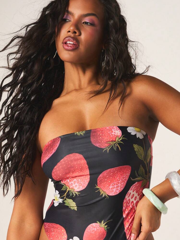 MISSGUIDED ストロベリープリント ワンピース水着 ストラップレス、白い花柄アクセント ハイカット、夏のビーチバケーション プールサイド レトロ トロピカル スイミング