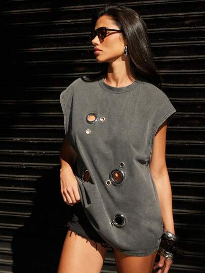 Denimoi Backless Oversized Tee With Oversized O-Ring Detail Studded Tee Fashionable Streetwear
