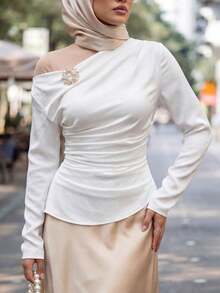 Calvaya Blus Wanita Elegan Warna Polos dengan Bahu Miring dan Pinggang Berkerut, Pakaian Musim Gugur untuk Wanita - Putih - View 4