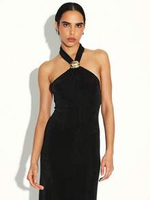 优雅露背吊带长裙，饰有金色搭扣，适合晚宴场合 - 黑色 - 查看 4