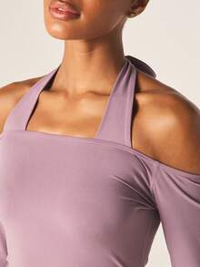 MISSGUIDED Conjunto a juego de top corto de manga larga con hombros descubiertos y pantalones acampanados con cuello de halter y detalle de lazo - Morado - Ver 5