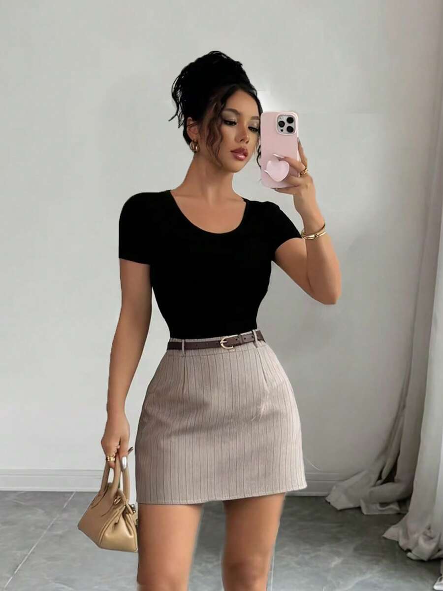 Franclia 女士休闲黑色圆领修身T恤和条纹短裙 - 黑色 - 查看 1