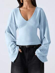 LYSMO 这款2026年新款简约百搭女士春季纯色喇叭袖衬衫，适合通勤、圣诞节、新年、感恩节、毕业典礼等各种场合。它优雅时尚，是居家休闲的理想之选。深V领设计和蓝色调，带来舒适放松的穿着体验。 - 藍色 - 查看 6