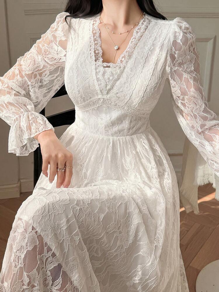Elegant Lace White Midi Dress, Waist Cinched, Suitable For Party And Ceremony Sundress