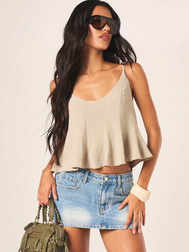 MISSGUIDED Damen Beige Rundhals Rüschen Saum Camisole Top mit geraffter Rückenpartie Ärmellos Sommer Top
