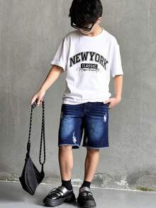 Mirajuku 男童街头时尚黑色字母印花宽松白色短袖T恤，搭配复古浅蓝色做旧宽松直筒牛仔短裤，面料柔软舒适，休闲日常穿着。 - 白色 - 查看 6