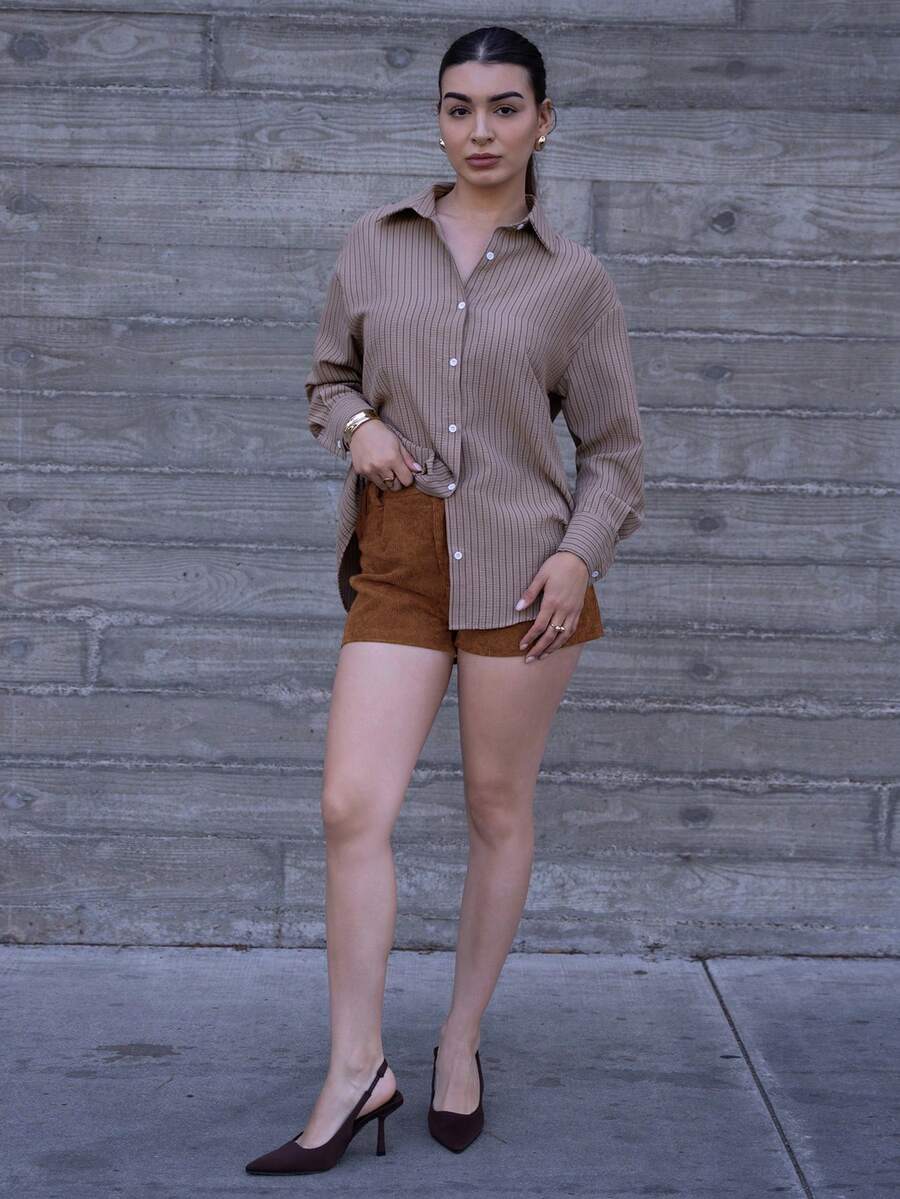 Andrea Bello 女式新款纯色前扣休闲灯芯绒短裤 - 摩卡棕 - 查看 1