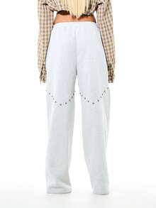 SUMWON WOMEN Celana Jogger Wanita Longgar Bermotif Abu-abu dengan Hiasan Kancing Emas dan Detail Jahitan Gaya Barat, Cocok untuk Musim Gugur dan Musim Dingin. - Light Grey - View 2