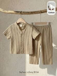 Cozy Pixies 2 Peças Conjunto de Cardigan de Manga Curta de Gola Redonda Versátil e Calça de Cintura Elástica em Cor Sólida e Textura Listrada para Bebê Menino - Caqui - Visão 8