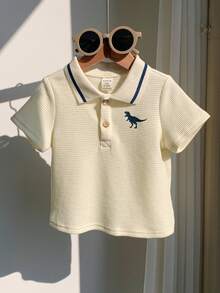 SHEIN Polo de punto suave para bebé niño con cuello polo, manga corta, abotonadura parcial y estampado - Beis - Ver 5