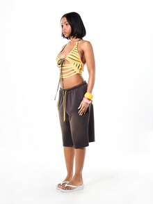 SUMWON WOMEN 黄色镂空露背吊带背心，饰有流苏绑带细节，正面系带针织面料，适合夏季节日、海滩度假等场合，露背设计。 - 彩色 - 查看 4