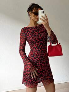 SHEIN EZwear 新款春夏时尚豹纹网纱迷你露背连衣裙，女士露背连衣裙，红色猎豹纹连衣裙，豹纹连衣裙，动物纹连衣裙，红色连衣裙，女士猎豹纹连衣裙，红色豹纹连衣裙，红黑连衣裙，女士长袖圆领露背连衣裙，女士连衣裙，女士红色连衣裙，豹纹长袖连衣裙，豹纹连衣裙 - 紅色 - 查看 3