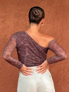 Kuleshova 女士时尚豹纹网眼露肩长袖紧身衣 - 咖啡棕 - 查看 2