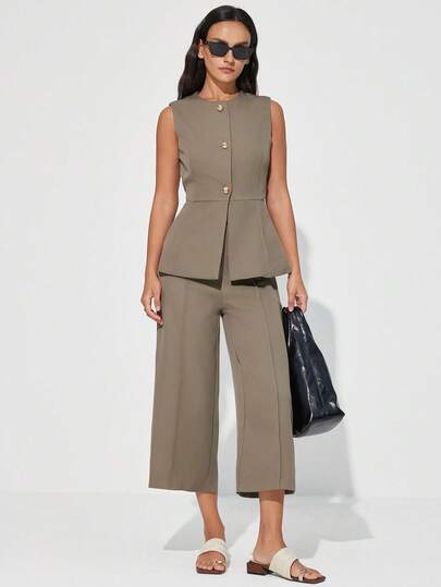 Aveloria Modichic Conjunto de dos piezas de chaleco y pantalones capri para mujer, de corte fino, con tonos de gris perla y verde, de estilo minimalista y moderno, para uso formal empresarial. Diseño de cuello redondo sin mangas, con elemento de botón metálico, ajuste ceñido a la cintura, pantalón recto de pierna capri. Fabricado en mezcla de poliéster de alta densidad, rígido y duradero. Adecuado para reuniones de trabajo, negociaciones empresariales, eventos corporativos, ocasiones formales y uso diario en la oficina, que transmite confianza, profesionalidad y elegancia.