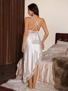 Slumberist Áo ngủ gợi cảm bằng lụa giả, viền ren tan trong nước, xẻ tà bên hông, dây chéo sau lưng. - trắng - Xem 2