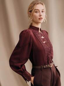 Anewsta 女士春季复古领衬衫，刺绣蕾丝拼接珍珠纽扣袖红色衬衫，适合日常、工作、约会、晚宴等场合 - 鏽棕色 - 查看 5