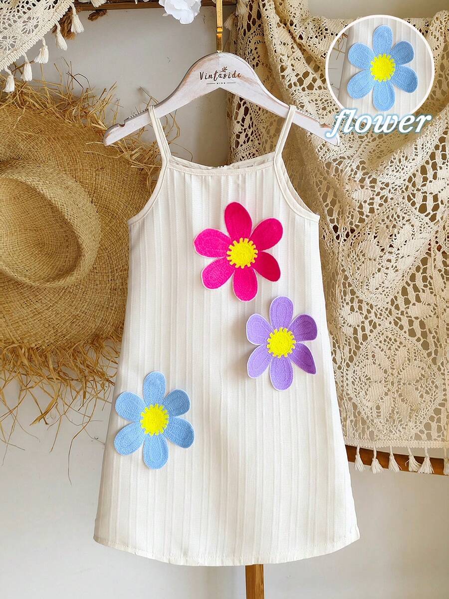 SHEIN Elladie kids 女童春夏休闲时尚新款连衣裙,彩色钩编3D立体花卉编织波浪纹理面料无袖吊带裙,适合年轻女孩,可爱、优雅、休闲时尚,适合日常、上学、外出、度假、春夏穿着。 - 白色 - 查看 1