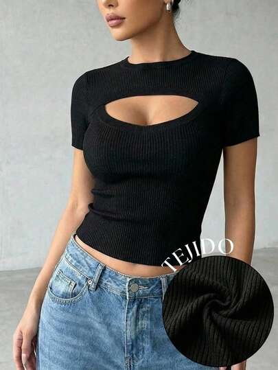 Top tejido de punto canalé dama mujer diseño moderno con escote tipo cut out manga corta ajuste slim ideal para looks urbanos moda