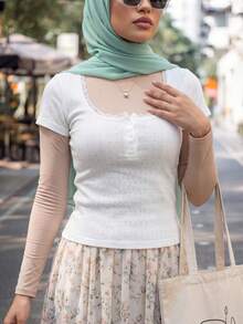 Calvaya 女士甜美蕾丝边短袖 T 恤，修身款 3 纽扣休闲白色 T 恤上衣夏季 - 白色 - 查看 5