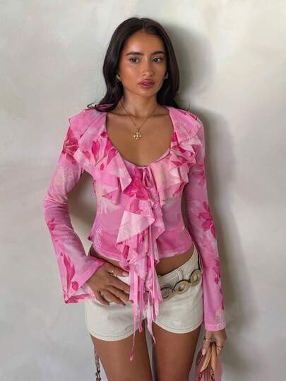 SHEIN Glamour French Retro Knitted Fuchsia Design Tie-Up V-Neck Flare Sleeve Floral Women's Thin Jacket, Suitable For Daily Outings, Hangouts With Friends, Music Festivals, Parties, Etc. Wear Alone With Jeans/Skirts For A Sweet & Spicy Look, Or Layer With Blazers/Cardigans For A Chic Commuter Style - Floral Cutting