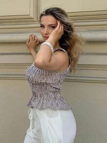 Jeta Ari 女式条纹圆领荷叶边下摆修身背心 - 咖啡棕 - 查看 6