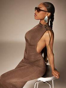 Denimoi 低袖侧镂空长款连衣裙，性感连衣裙，适合闺蜜约会之夜和度假穿着。 - 棕色 - 查看 1