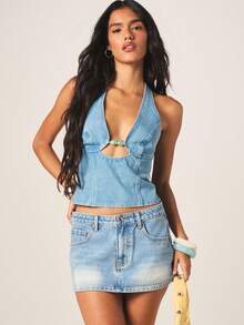 MISSGUIDED Áo tank top denim cổ yếm cho nữ với chi tiết vòng đính cườm, kiểu dáng crop top không tay, màu xanh denim, thời trang mùa hè. - Rửa nhẹ - Xem 5