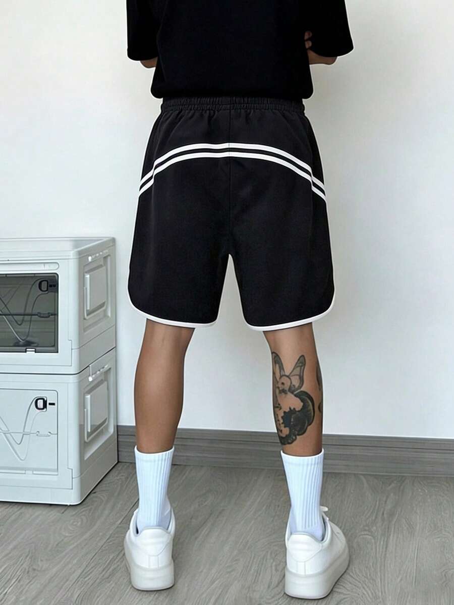 Manfinity Hypemode Men's Fashionable New Versatile Casual Shorts - Black - View 1