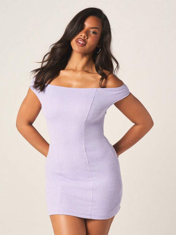 MISSGUIDED テクスチャ生地とセンターシームディテールのオフショルダーボディコンミニドレス、パーティーや夜の行事に