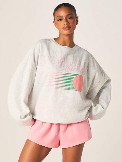 MISSGUIDED 女士宽松圆领长袖卫衣，饰有运动俱乐部图案印花和复古圆形设计，适合休闲冬季穿着