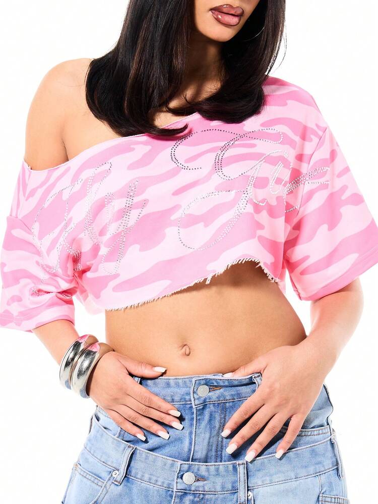 SUMWON WOMEN ピンクカモオフショルダーラインストーンクロップトップ