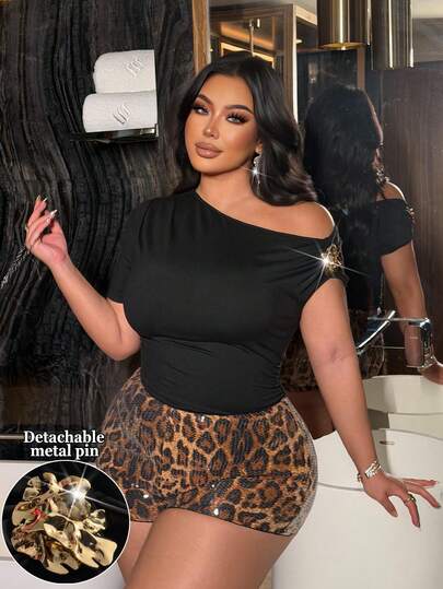 NU&NOW Plus Size Women Elegant Solid Color Stretchy Knit Fabric Oblique Shoulder Design, Pleated Shoulder, Waist Gathering Ruched Decor, Bodycon Style, Metal Button Accent, Versatile Design, Suitable For Party, Music Festival, Casual, Holiday, Night Out, New Arrival Plus Size Women Short Sleeve T-Shirt, Valentine's Day