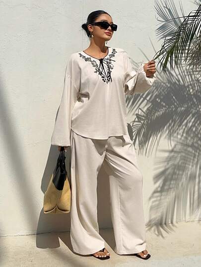 Dazy Plus Bộ đồ 2 mảnh mùa xuân hè, phong cách boho, thêu hoa, thích hợp cho kỳ nghỉ biển, gồm áo pull và quần ống đứng, cỡ lớn.