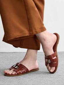 CUCCOO BIZCHIC Simple And Versatile Temperament Comfortable Fashion Generous Commuter Vacation Beach Flat Sandals - Rust Brown - View 4