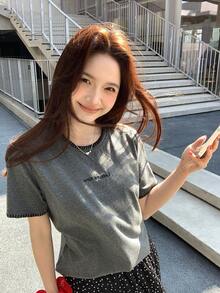 DAZY 女士磨毛刺绣字母短袖T恤，韩版氛围初秋上衣，撞色圆领夏季打底衫 - 灰色 - 查看 10