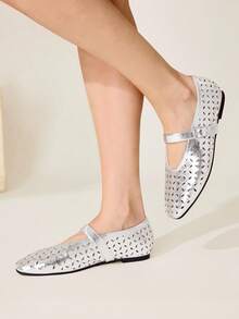 CUCCOO CHICEST Zapatos planos de mujer con puntera redonda, cómodos, tipo Mary Jane, con patrón láser vintage simple, para primavera, vacaciones de primavera, Pascua y Navidad - Plateado - Ver 6