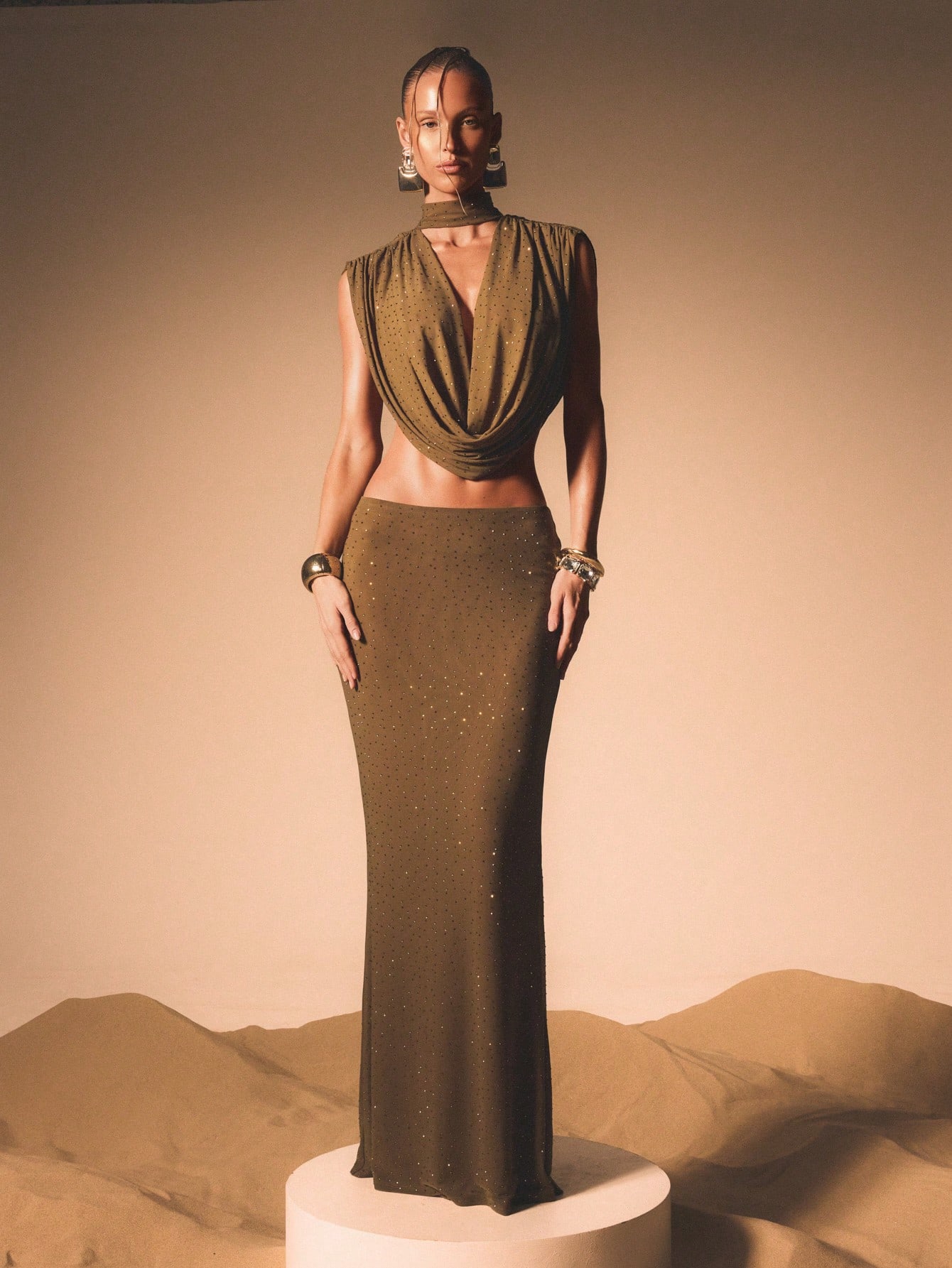 KIZN Spódnica maxi z ćwiekami i rozcięciem z boku