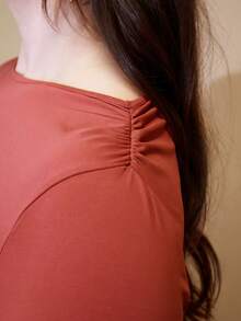 ELLERISSA 大码曲线中长连衣裙，酒红色长袖不对称荷叶边下摆，遮掩腹部，优雅春季休闲派对婚礼宾客礼服，柔软高弹面料，适合正式场合/度假，春季休闲工作装 - 紅色 - 查看 5