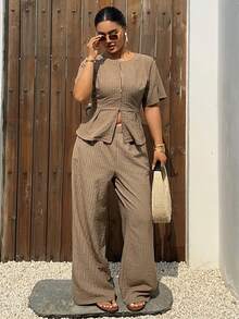 Dazy Plus Bộ đồ nữ cỡ lớn gồm áo ngắn tay kẻ sọc có khóa kéo và quần ống rộng, kiểu dáng thường ngày, gồm 2 món. - Màu Khaki - Xem 5