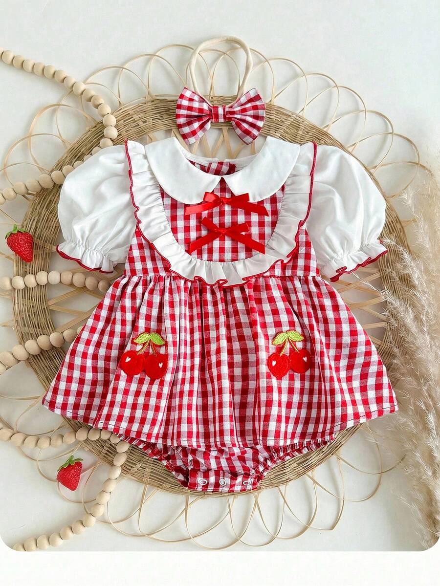 SHEIN 新生女宝宝夏季可爱红白格子草莓图案彼得潘领连体衣,配发带 - 彩色 - 查看 1