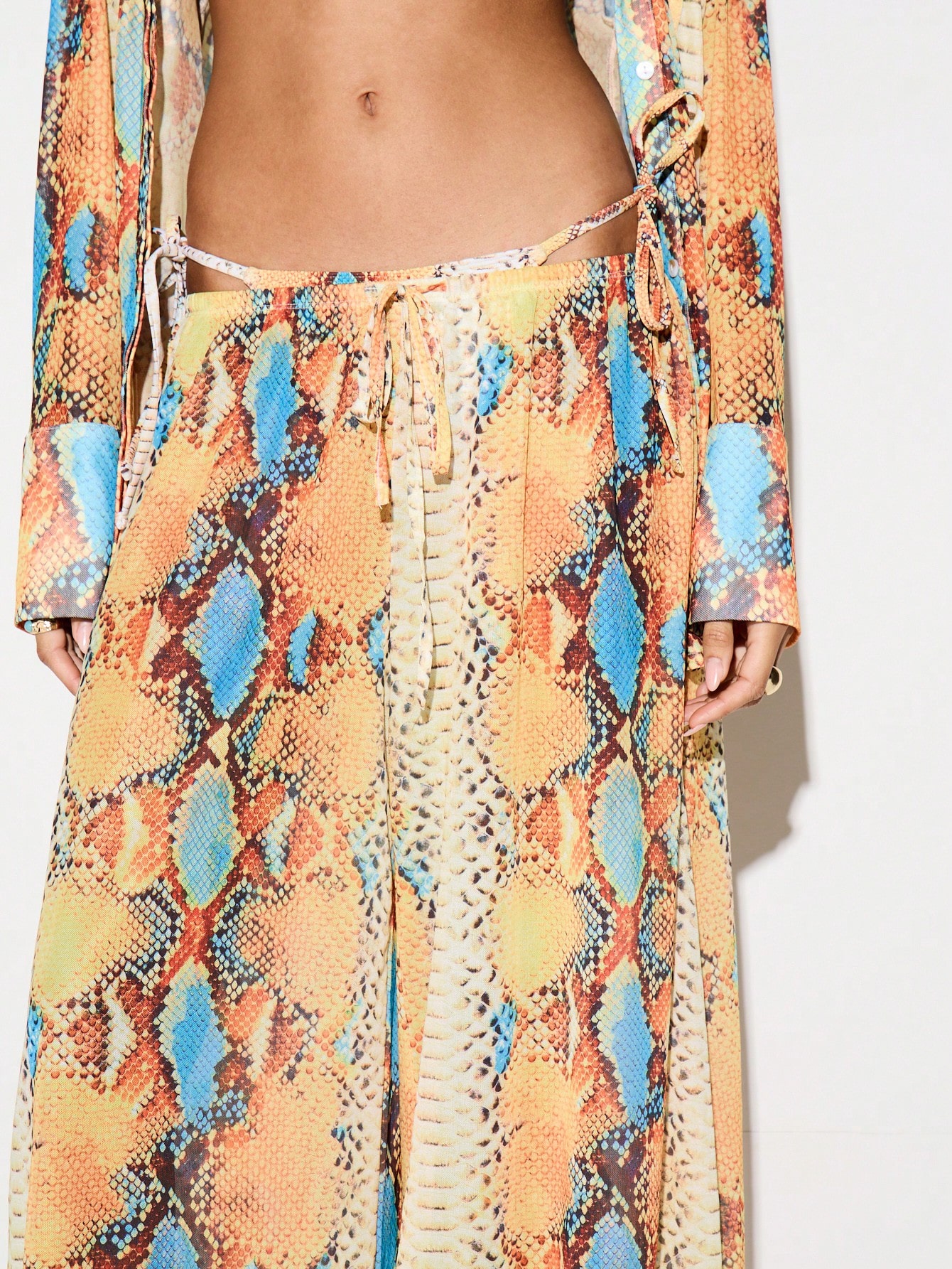 KIZN Pantalones palazzo de malla con pierna ancha y estampado de serpiente