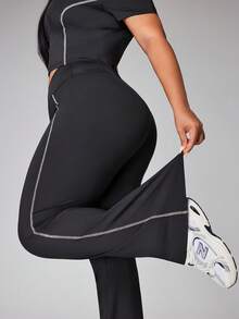 SHEIN Dewbera Women's Plus Size Black Summer Athletic 2pcs Workout Set,Contrast Color Zipper Striped Cropped Short Sleeve Top & Flared Pants Midsize Gym Outfit - Black - View 6