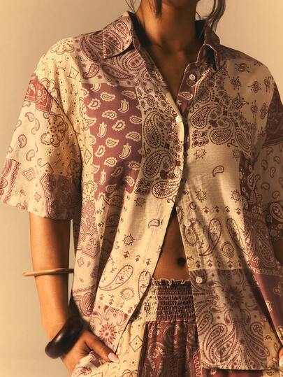 Athîral Camisa de verano holgada y estampada para mujer, camisa de manga corta con estampado de paisley oversize. Estilo primavera/verano. Adecuada para vacaciones, días festivos y festivales. Sencilla y casual pero elegante. Presenta un estilo de resort de la toscana o un look de estilo Ibiza, emanando la esencia de la primavera y el verano