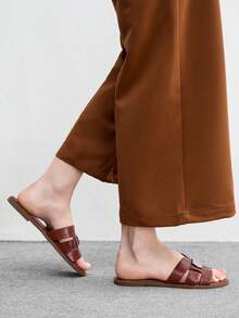 CUCCOO BIZCHIC Simple And Versatile Temperament Comfortable Fashion Generous Commuter Vacation Beach Flat Sandals - Rust Brown - View 3