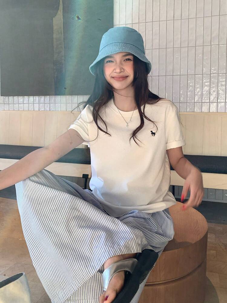 Women's Round Neck Korean Style Short Sleeve T-Shirt With Letter Embroidery