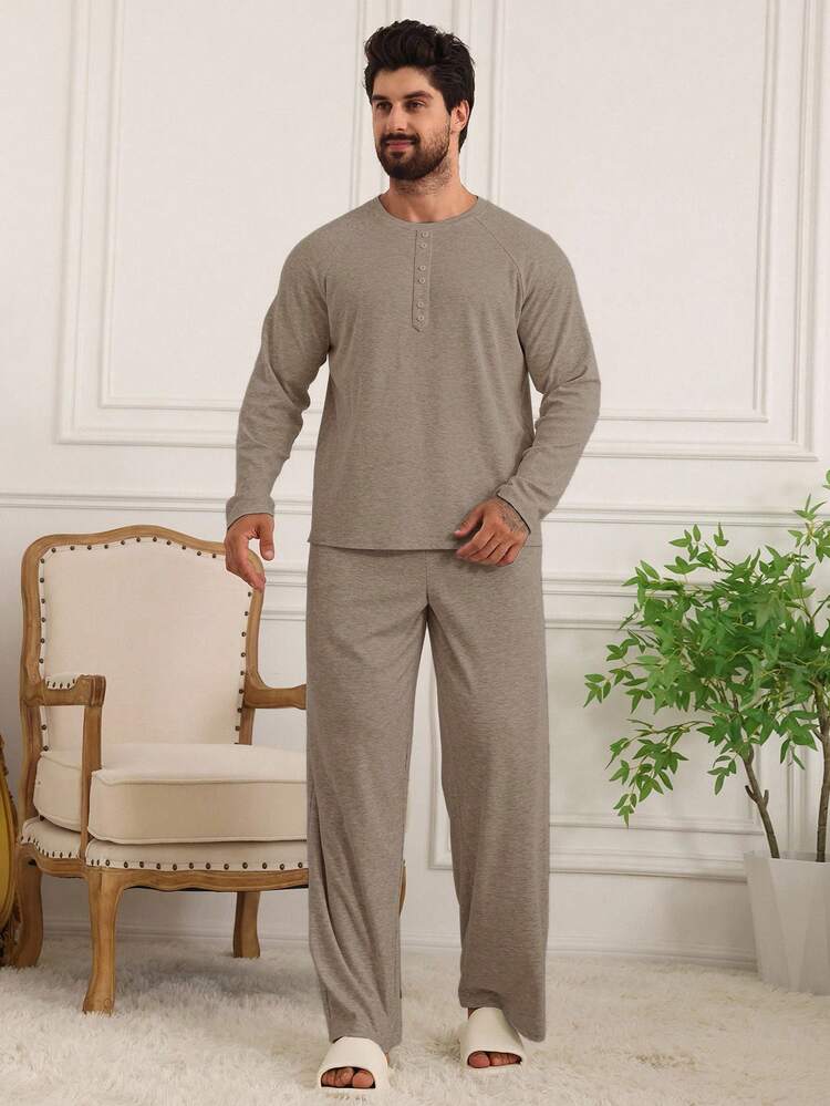 Grey T-Shirt Paired With Men's Casual Loungewear Set, Autumn